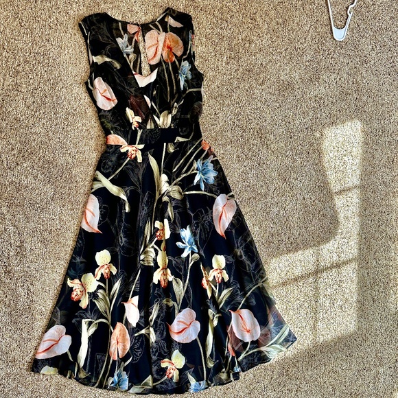 WHBM Fit Flare Dress Swing Feminine Flowy Black Floral Chifon Size 2 Sleeveless - Picture 4 of 15